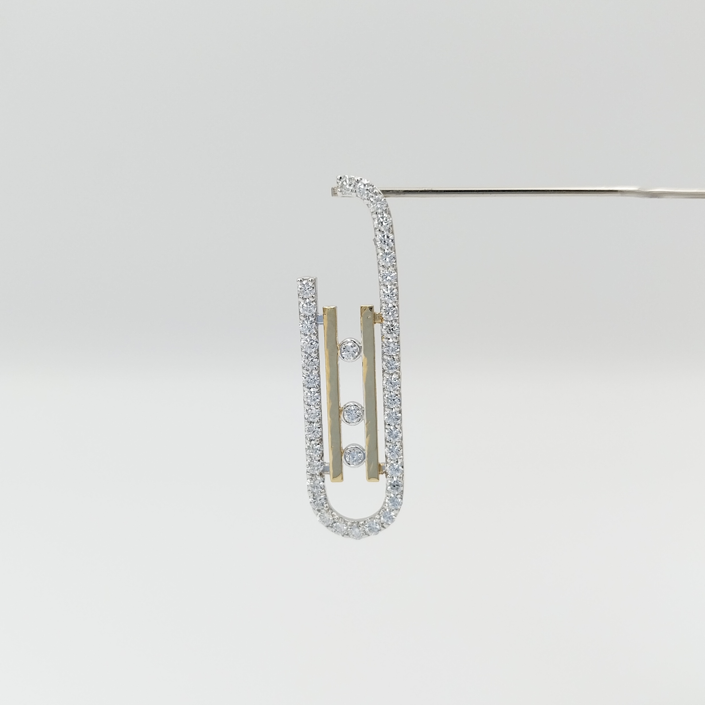 Classical/Modern Looks pendent