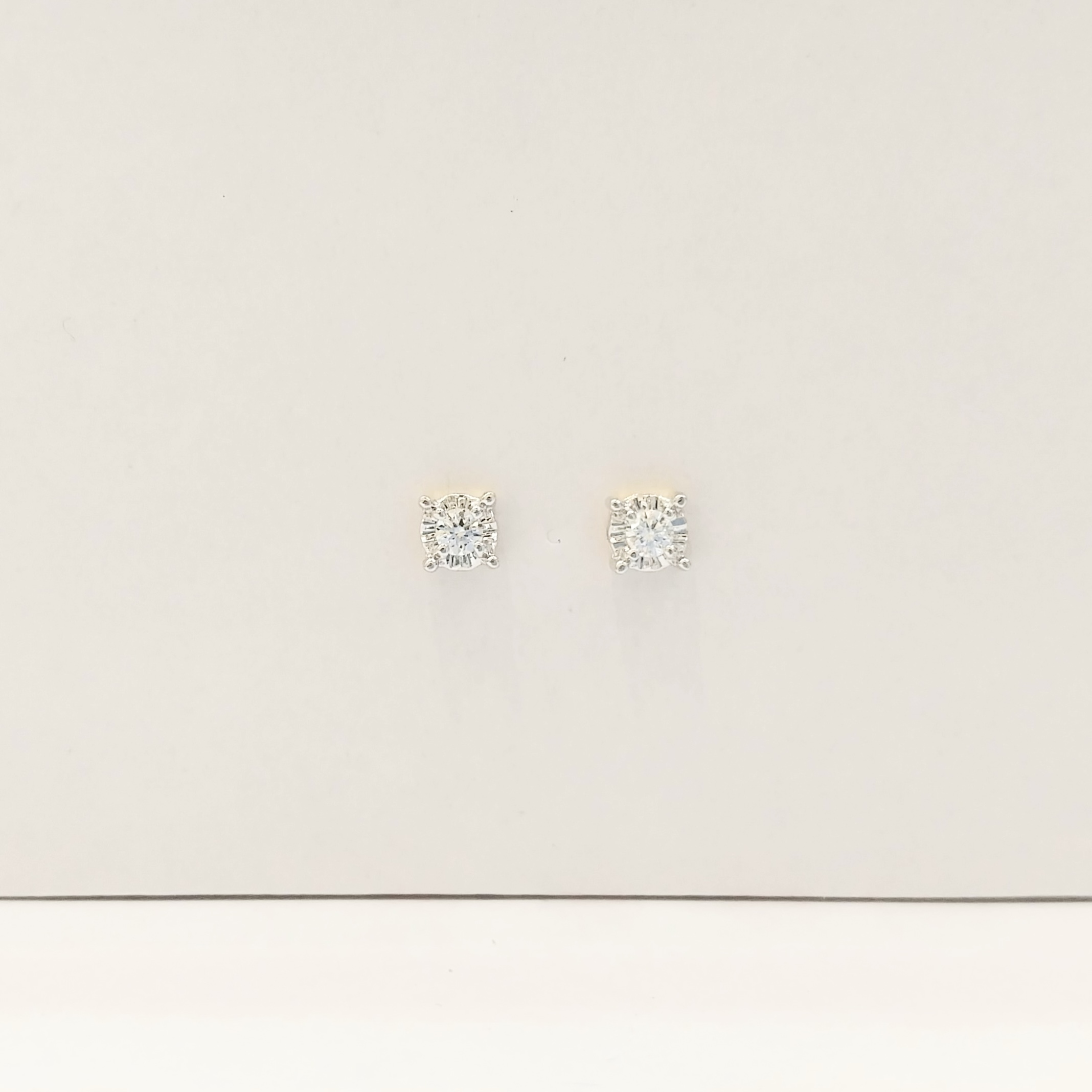 Square looks, Diamond earring